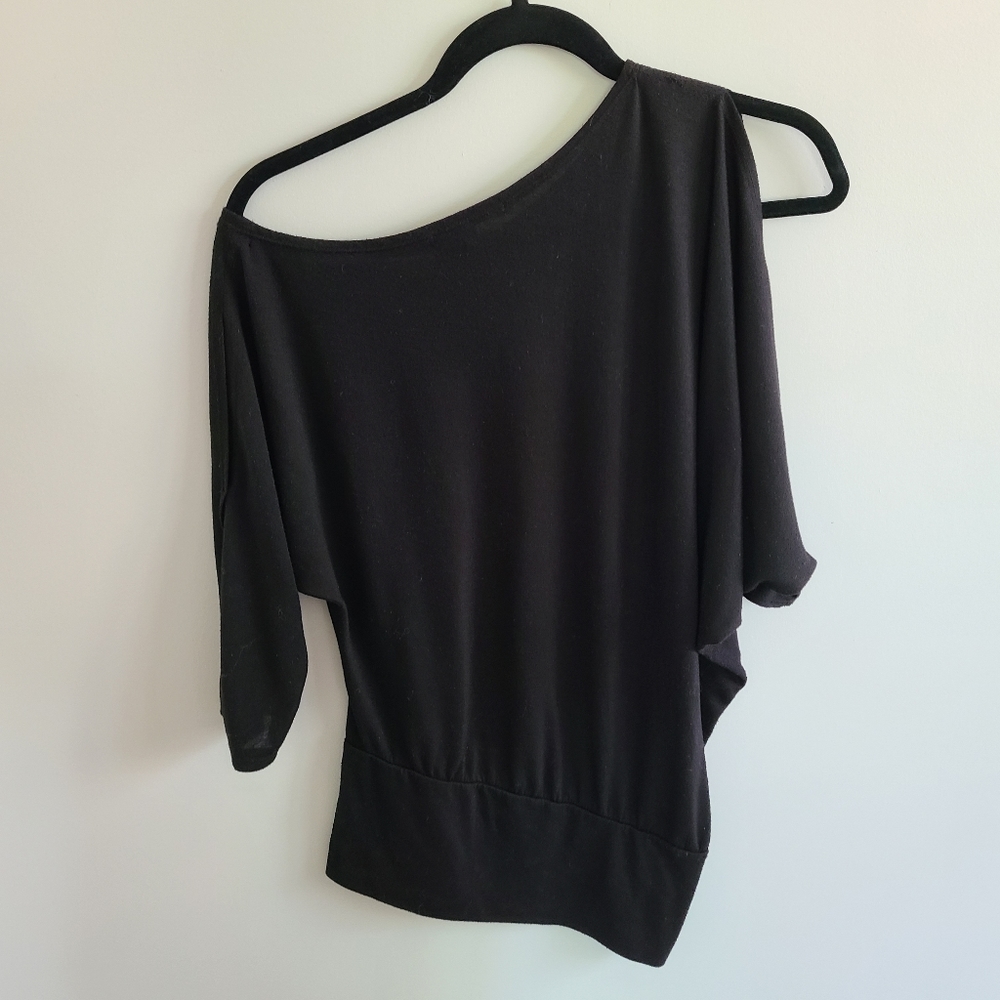 ✨️5 for $25✨️ Small Off The Shoulder 3/4 Sleeve Top